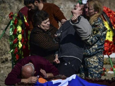 Armenia y Azerbaiyán se acusan de no cumplir la tregua: los combates continúan