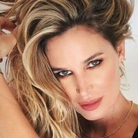 Con el carisma y talento de mamá: así está hoy Indra, la hija menor de Dolores Barreiro