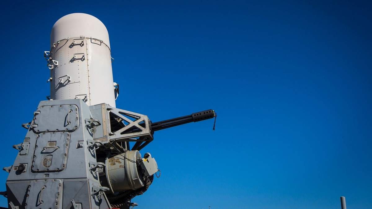 Cañón Phalanx CIWS montado en el destructor de la Armada de EU
