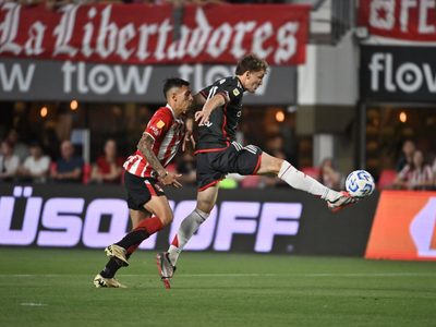Sin merecerlo: River venció 2 a 1 a Estudiantes y se mantiene vivo en el torneo