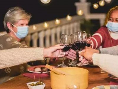 Cuáles son los protocolos a seguir si se invita a comer gente en casa