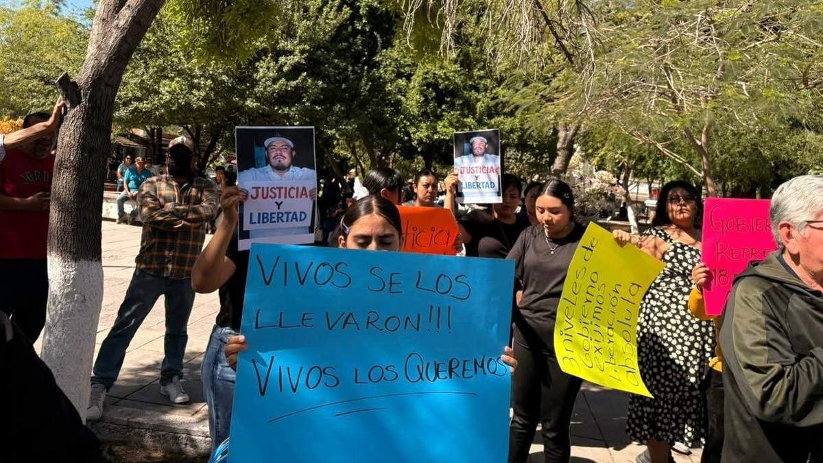 Manifestación de integrantes del Frente Unido de Pueblos de la Laguna en Defensa de la Vida y el Territorio