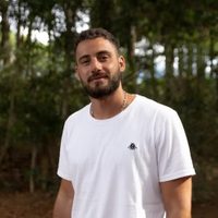 La llamativa planta de moda que eligió Nicolás Occhiato para realzar un rincón muy acogedor en su hogar