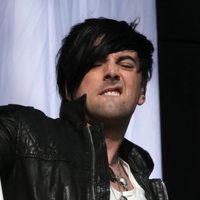 Policía identifica a las dos personas que apuñalaron y mataron en cárcel a Ian Watkins