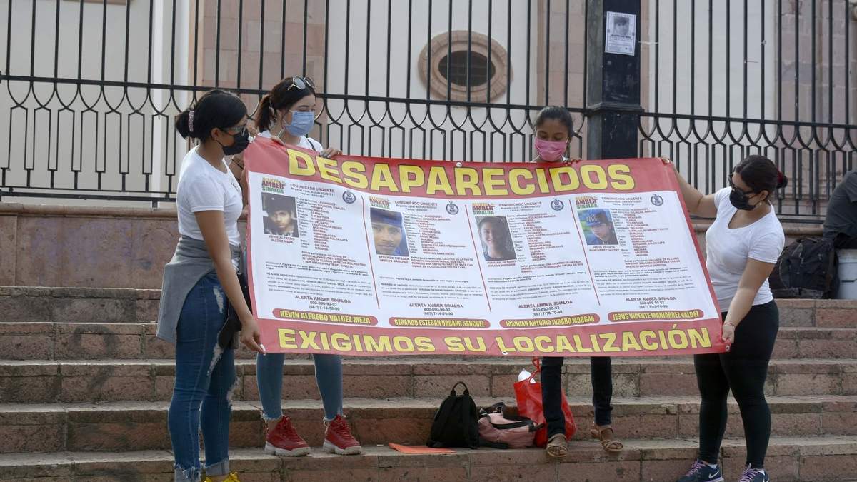 Colectivos y familiares de cuatro jóvenes desaparecidos en Culiacán marcharon