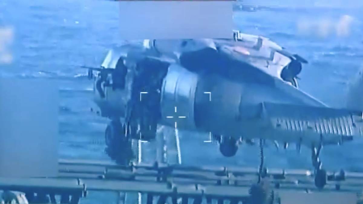Un petrolero durante su incautación por parte de tropas estadunidenses ante la costa de Venezuela, el 10 de diciembre de 2025