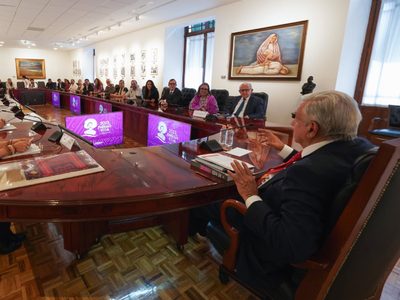 AMLO se reúne con equipo de Alejandra Frausto para dar seguimiento a la política cultural