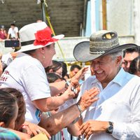 Gobierno da gasolina a $16 a distribuidores y ellos la venden hasta en $20, es un abuso, afirma AMLO
