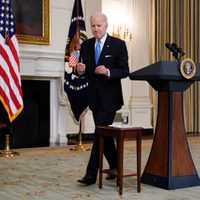 Biden involucra al Pentágono en la producción de vacunas contra el covid-19