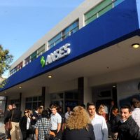 ANSES: quiénes cobran este jueves 11 la jubilación, la AUH y el IFE de 10.000 pesos