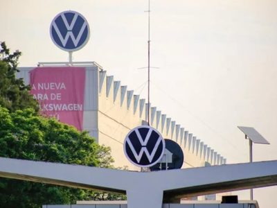 Trabajadores de VW Puebla aceptan el aumento salarial de 10.5%