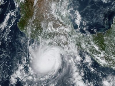 La tormenta tropical Otis se acerca a Acapulco como huracán