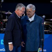 Megadeudas y demandas acorralan a un feroz Salinas Pliego