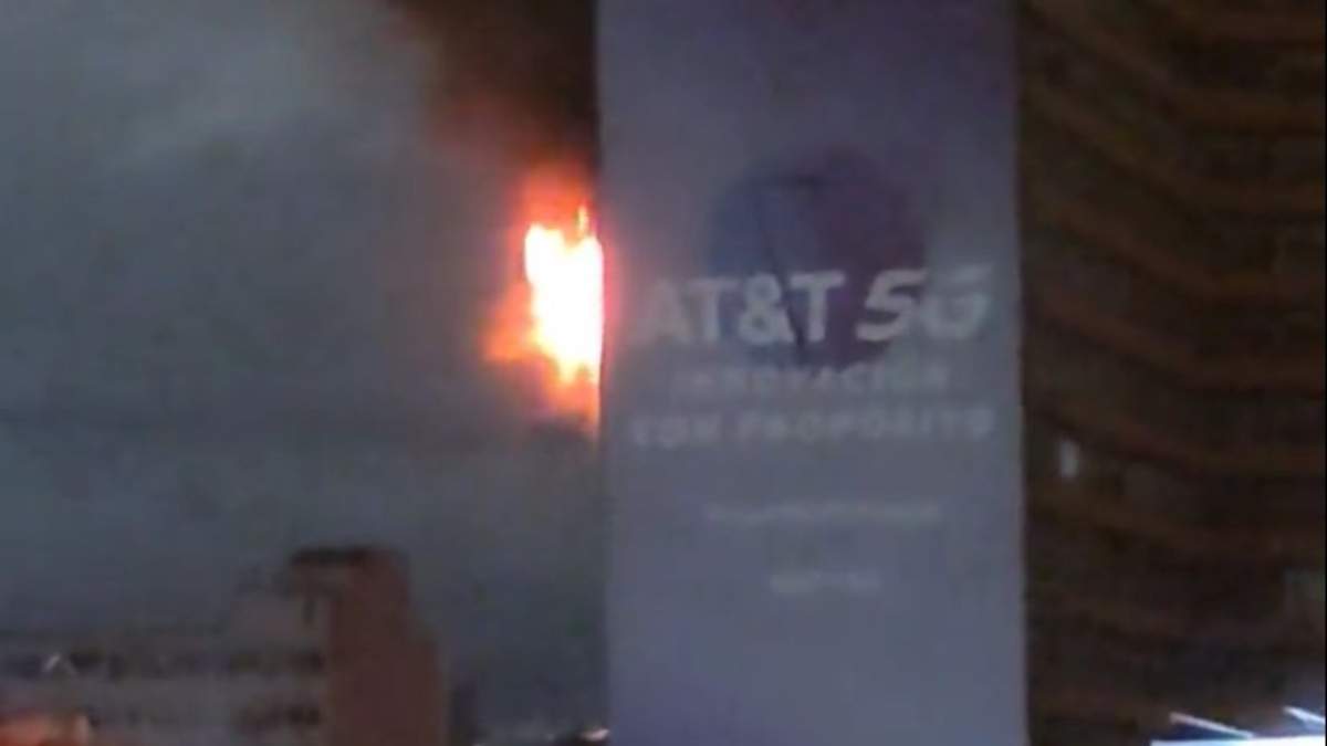 Fuego en el emblemático edificio "Canadá", en la colonia Hipódromo