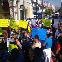 Ciudadanos marchan en defensa de policías de Cuautla