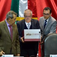 Urzúa entrega proyecto de Presupuesto 2019 en San Lázaro