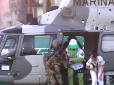 Madres de desaparecidos reprochan que se use un helicóptero de la Marina para trasladar una botarga