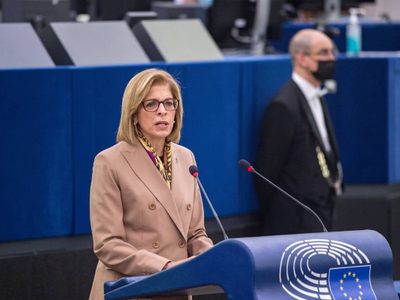 Europa insiste en la vacunación ante un incremento de contagios que atribuye a los "no vacunados"