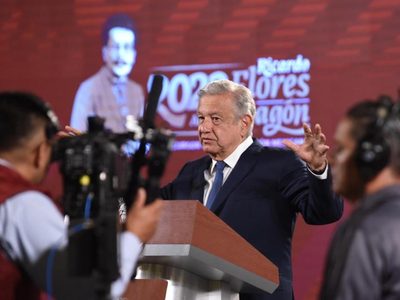 "Aparezco en un meme": AMLO descalifica las críticas a su postura sobre la violencia