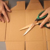 Si tenés pedazos de cartón, no los tires: creá esto tan fácil para colocar tu rollo de papel de cocina