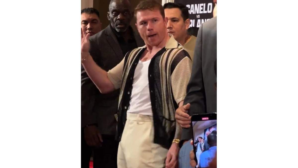 Canelo Álvarez en conferencia