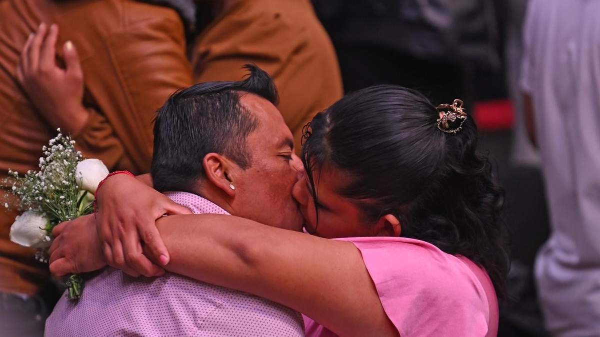 Pareja se casa en boda colectiva de la CDMX, el sábado 14 de febrero de 2026