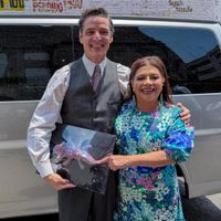 Pedro Pascal filma en la CDMX; Clara Brugada le regala un ajolote por su cumpleaños (Video)