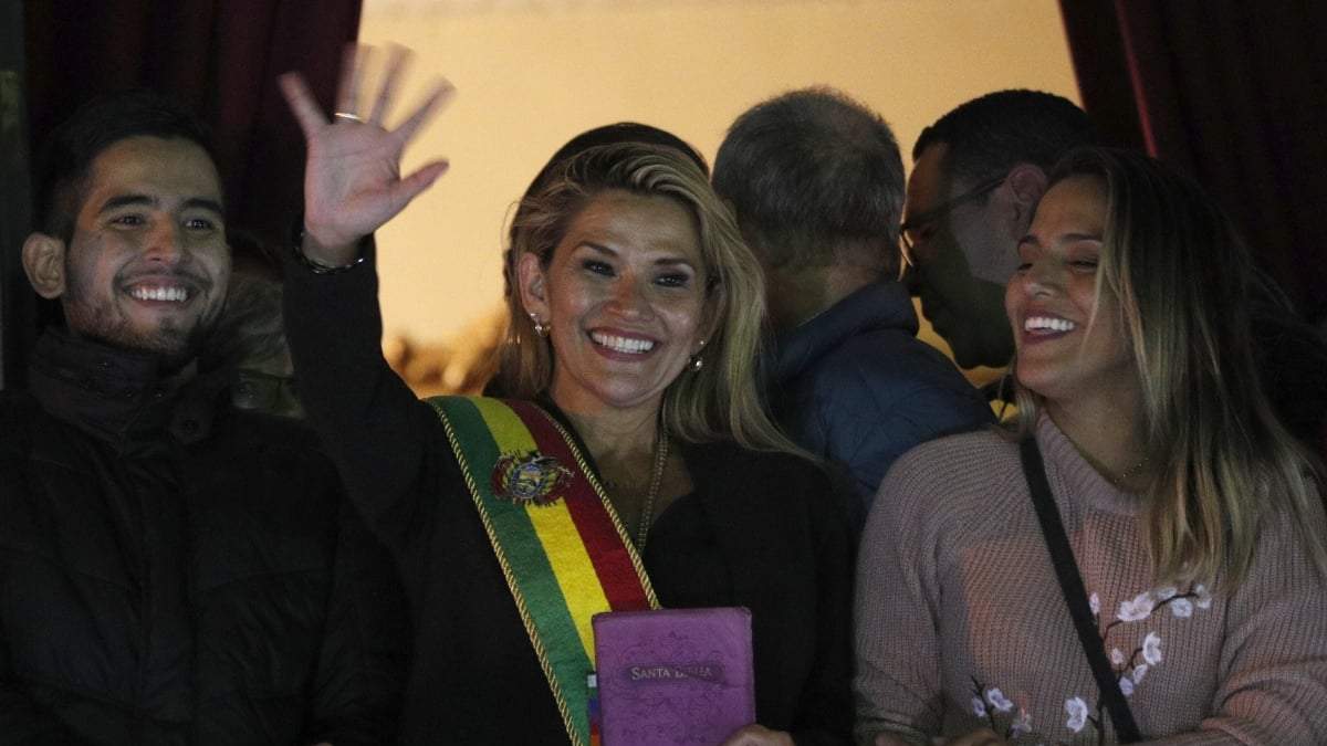 Jeanine Áñez se autoproclamó presidenta de Bolivia tras la renuncia de Evo Morales