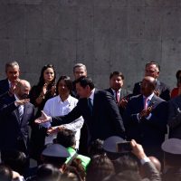 Osorio Chong se despide de colaboradores al develar busto a Benito Juárez