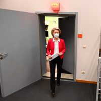 Bruselas y Pfizer acuerdan adelantar al segundo trimestre la entrega de 10 millones de vacunas a UE
