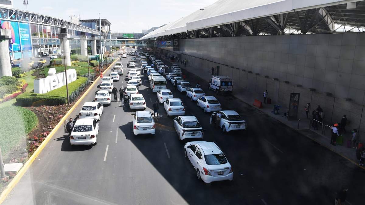 Taxis en la Terminal 1 del Aeropuerto Internacional de la Ciudad de México