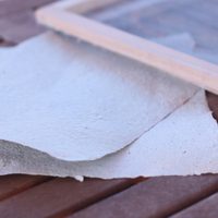 Con pedazos de papel reciclado o revistas: mirá esta idea "low cost" y brillante para decorar tu hogar