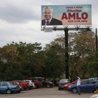INE ordena quitar espectaculares que promuevan la revocación de mandato y que usan la imagen de AMLO