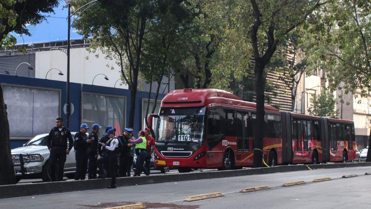 Abren circulación luego de que un hombre murió atropellado por una unidad del Metrobús