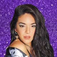De vanguardia: para sus shows, Ángela Leiva elige outfits en telas brillantes y de colores vistosos