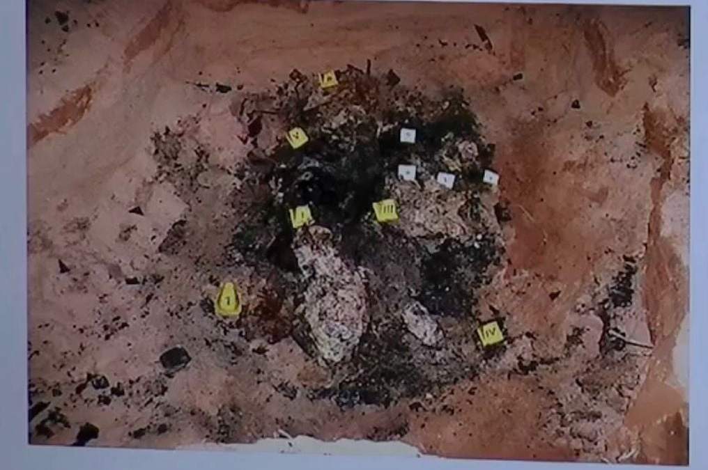 Una de las fosas clandestinas de la reserva ambiental de la colonia Miguel Alemán, en el municipio de Mexicali, Baja California