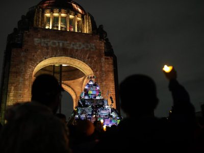 "D.E.P. división de poderes" reprochan trabajadores del Poder Judicial con ofrenda (Videos)