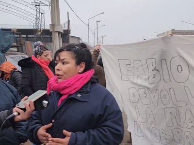 Vecinos de Ruca Antu y El Trébol reclaman luz a CALF y el IPVU: “Que dejen de tirarse la pelota”
