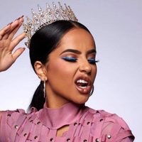¡Acurrucada! Becky G no se sentó bien en la cama y acaloró Instagram