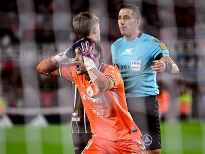 “Me pidió perdón”: el arquero de Platense reveló la charla que tuvo con Yael Falcón Pérez
