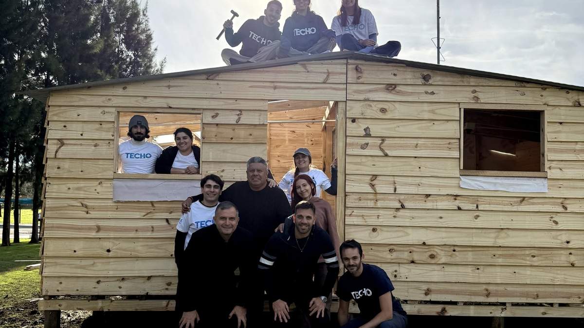 Chiqui Tapia mostró las casas de “Un Gol X Un Techo” y lo destrozaron