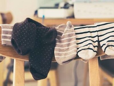 No tires las medias viejas: transformalas en los guantes más prácticos para usar en casa durante el invierno