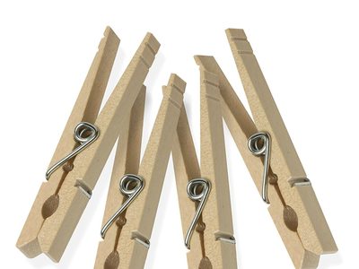 Si tenés broches rotos y una lata vacía, no los tires: creá esta divina idea para decorar tu casa sin gastar