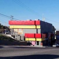 Sorprende en redes sociales la existencia de un Oxxo arriba de otro en Tijuana