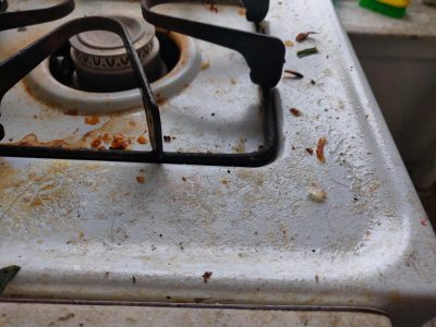 El truco milagroso de las abuelas para quitar la grasa pegada de la cocina con solo 3 ingredientes