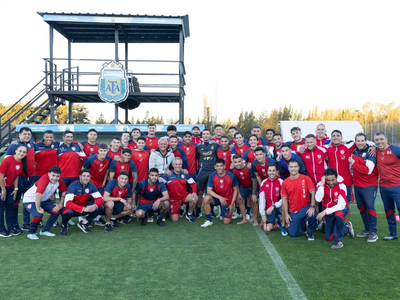 Visita inesperada: Lionel Scaloni dijo presente en el entrenamiento de un equipo argentino