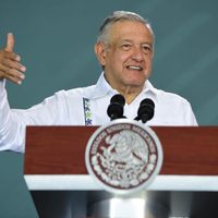 Con plantón, la CNTE vigila que senadores aprueben leyes acordadas con AMLO