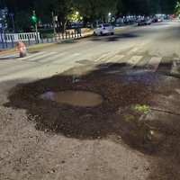 Vecinos alertan por un socavón en Ciudad