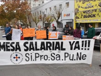 Profesionales de la salud de Neuquén levantaron las medidas de fuerza y pidieron abrir negociaciones salariales