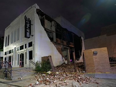 Tormentas dejan 4 muertos en Houston; 850 mil viviendas y negocios se quedan sin electricidad
